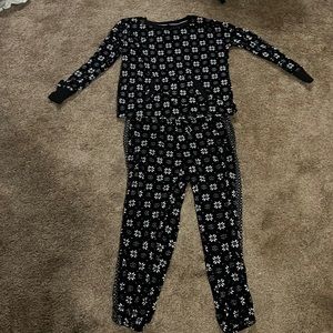 Vera wang black and white Christmas pajamas